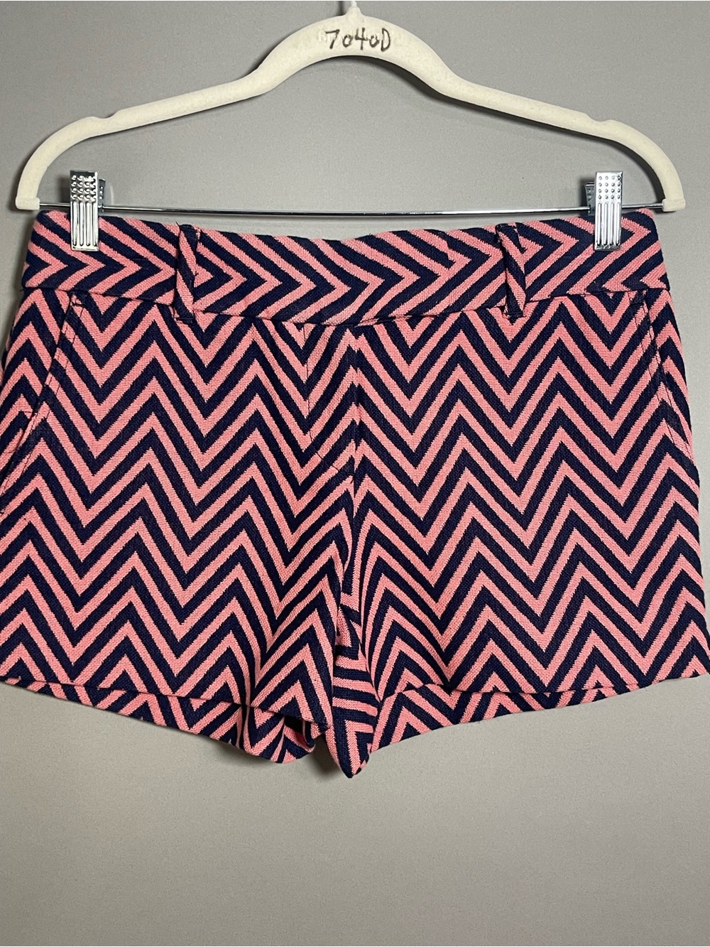 NWT LOFT Riviera Shorts Size 0 Pink Navy Chevron Print 4” Inseam